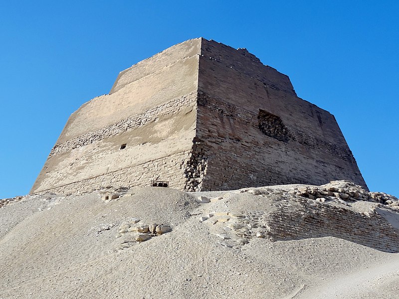 File:Pyramide (Meidum) 13.jpg