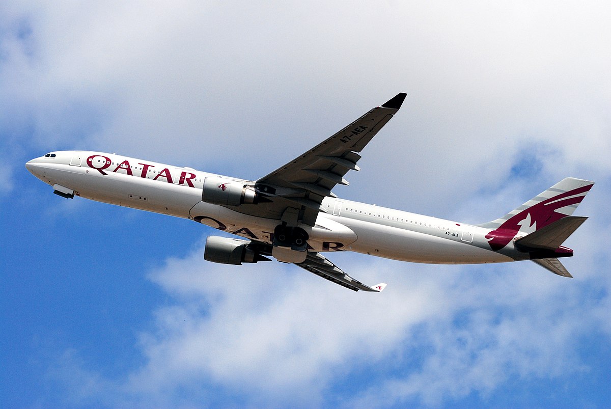 Qatar A330 (5754676621).jpg