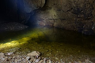 Der Rötelsee in der Rötelseehöhle