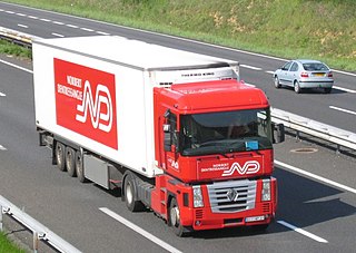 Camion de transport Renault Magnum