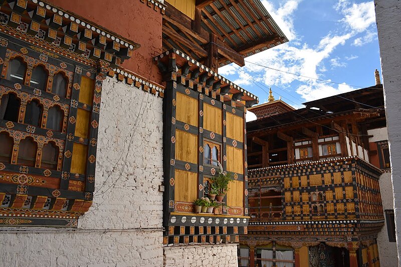 File:Rinpung dzong in paro.jpg