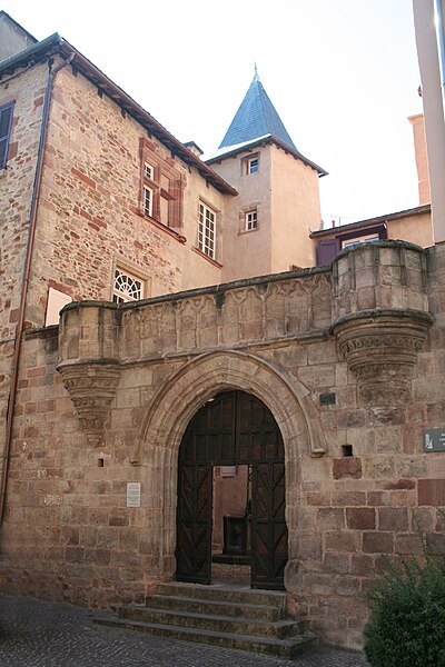 File:Rodez maison canoniale.JPG