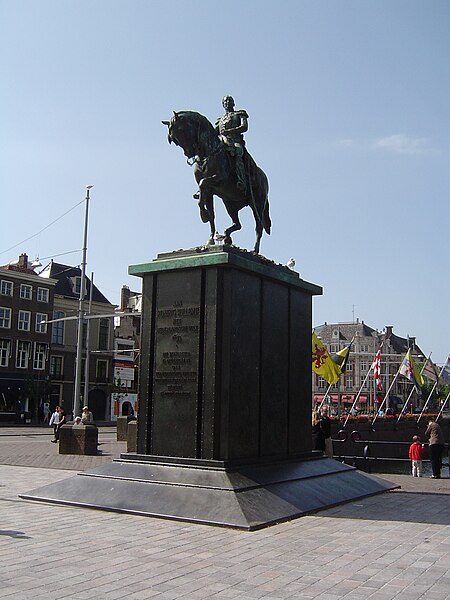 File:Ruiterstanbeeld Koning Willem II.JPG