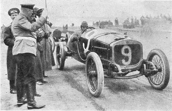 The 1913 race beginning