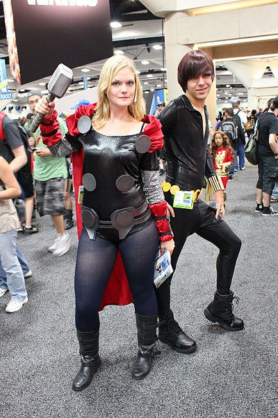 File:SDCC 2012 - Thor & Black Widow (7567472772).jpg