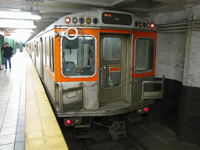 Broad Street Line train at Race–Vine station