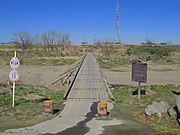 島田橋（埼玉県・越辺川、2011年） - 木橋（桁下部に鋼材使用）。木組みの流木避け。