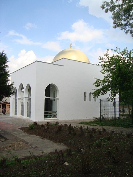 File:Salle de priere-Bobigny.jpg