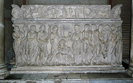Derde-eeuwse sarcofaag, herbruikt als graf van Fieschi.