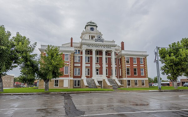 The San Saba County Courthouse in San Saba with emblem "From the People to the People."