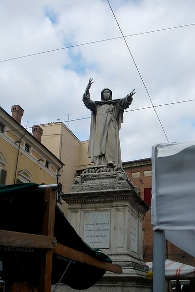 File:Savonarola Statue in Ferrara.JPG