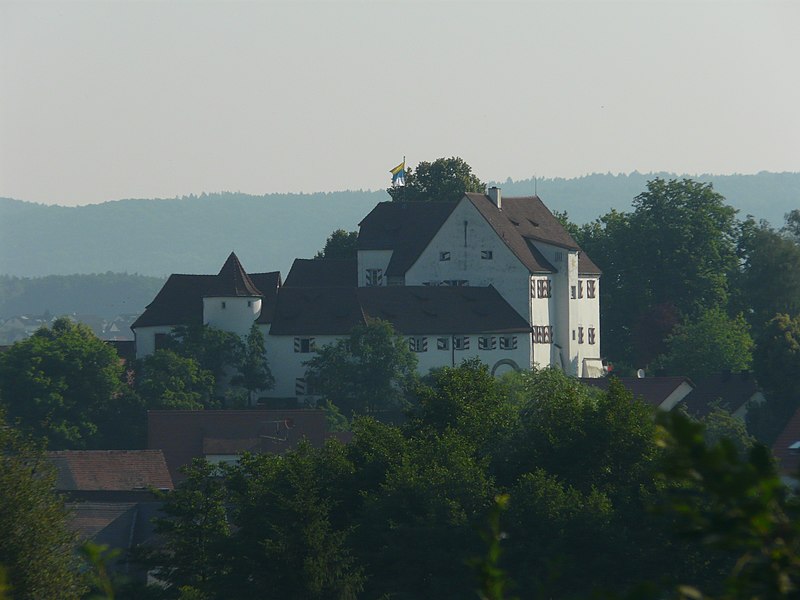 File:SchlossHenfenfeld1.jpg