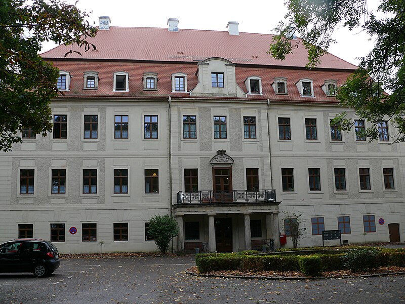 File:Schloss Gröba (Riesa).JPG