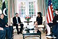 Pakistanin pääministeri Shaukat Aziz Yhdysvaltain ulkoministeri Condoleezza Ricein kanssa Yhdysvaltain ulkoministeriössä vuonna 2006