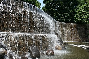 Shinjuku Merkez Parkı'ndaki Shinjuku Niagara Şelalesi, mhaw.jpg tarafından