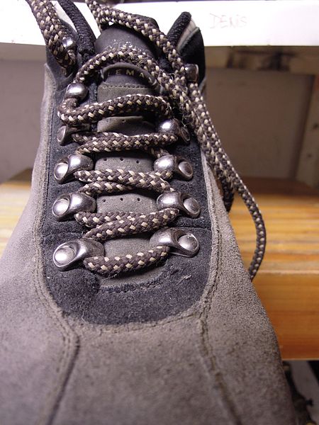File:Shoelaces 0000 08.jpg