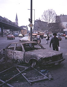 Skalitzer Strasse with the burnt-out Bolle supermarket, May 2, 1987 Skalitzer Strasse 1987 01.jpg