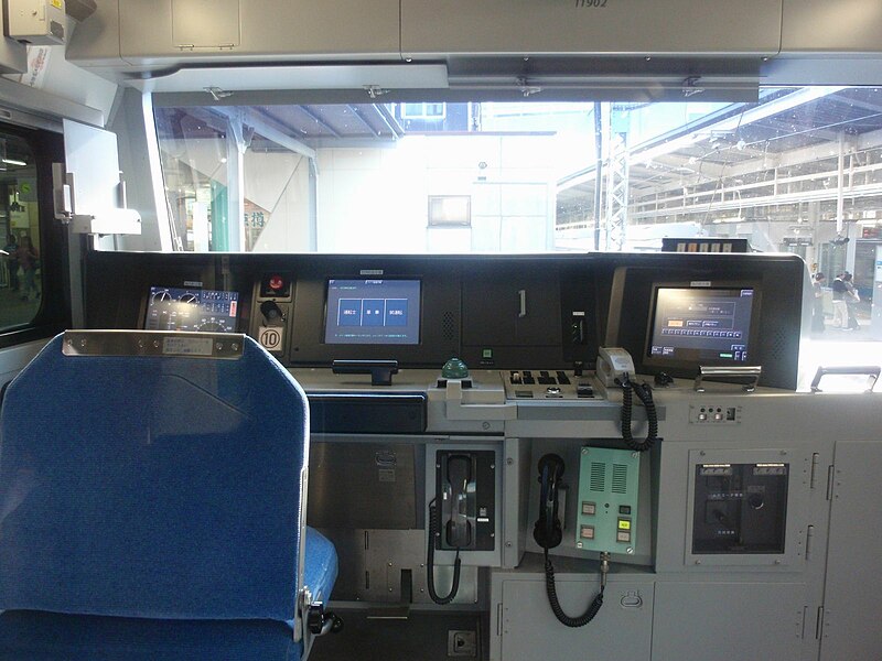 File:Sotetsu 11902 cab.jpg