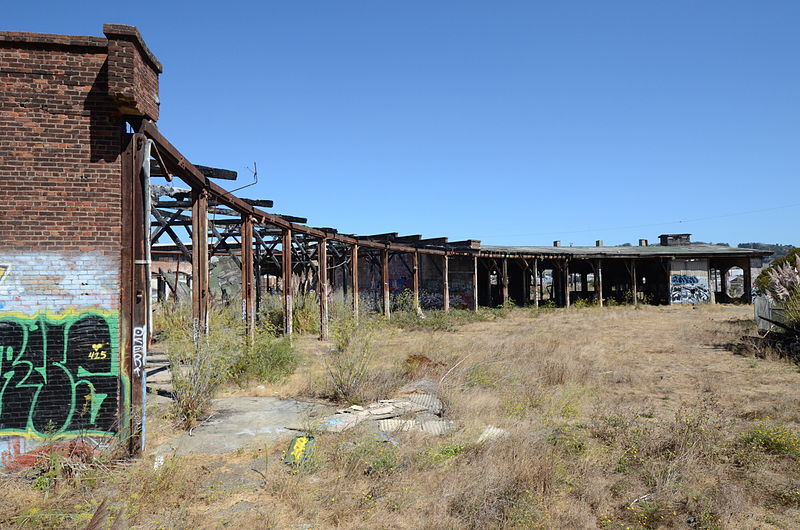 File:Southern Pacific Railroad Bayshore Roundhouse.jpg