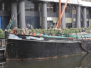 St Katharine Barat Dock 8559.jpg