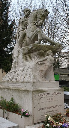 Statue General Antranik.jpg