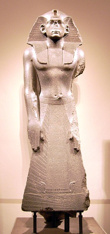 Templo de Ptah Menfis 375px-Statue_of_Amenemhat_III_%C3%84gyptisches_Museum_Berlin