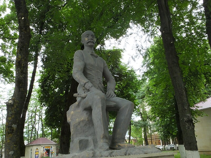 File:Statue of Jalil Mammadguluzadeh in Guba 01.jpg