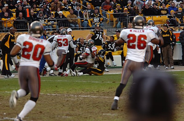 Barber (20) in a 2006 game against the Pittsburgh Steelers.