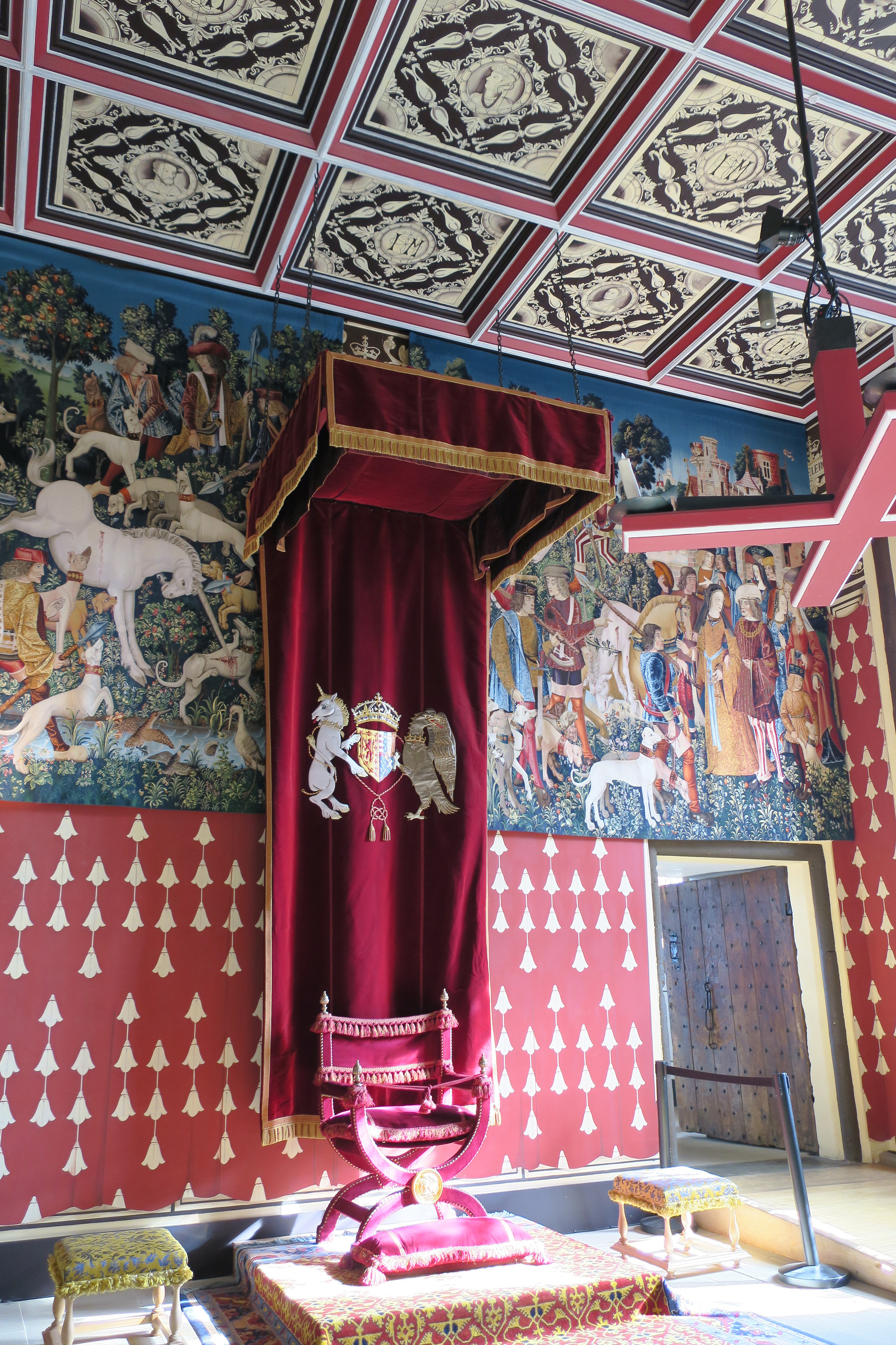 File Stirling Castle Throne Jpg Wikimedia Commons