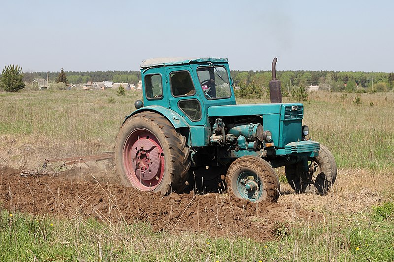 File:T-40A tractor 2012 G03.jpg