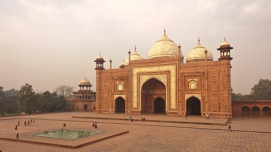 Mosque replicate on the right of the Taj Mahal in the sunset