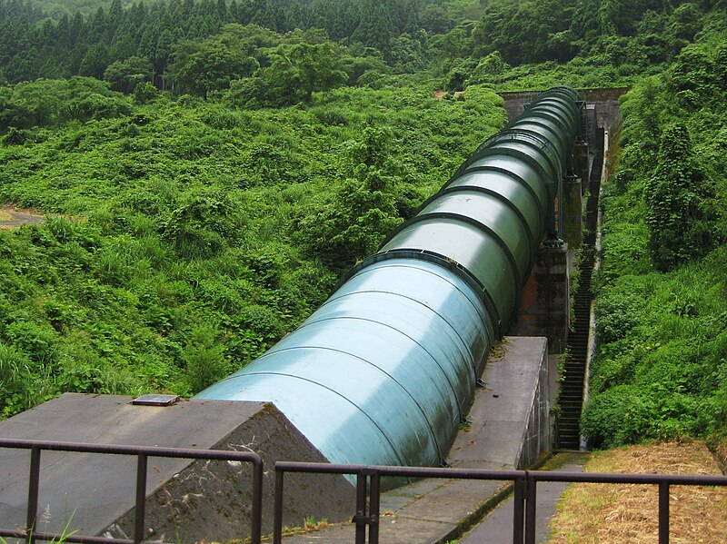 File:Tedorigawa II power station penstock.jpg