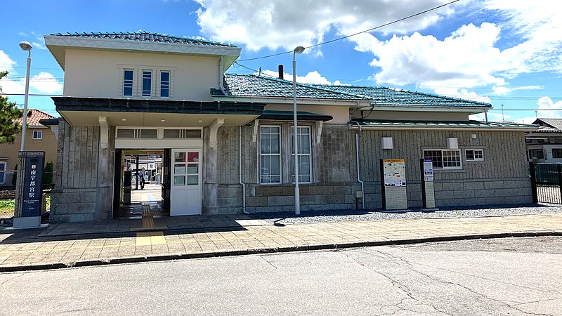 File:Tobu-railway-TN39-Minami-utsunomiya-station-building-20210803-115728.jpg