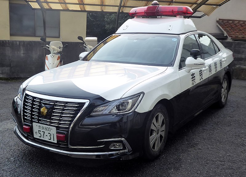 File:Toyota CROWN Royal (S210) used as Nara Prefectural Police Marked Automobile.jpg