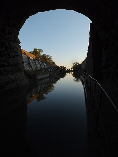 File:Tunnel de Malpas, sortie SO.JPG