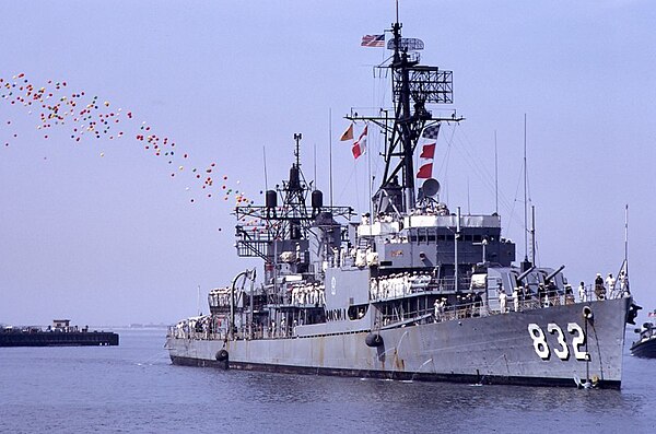 USS Hanson in FRAM configuration, 4 August 1971