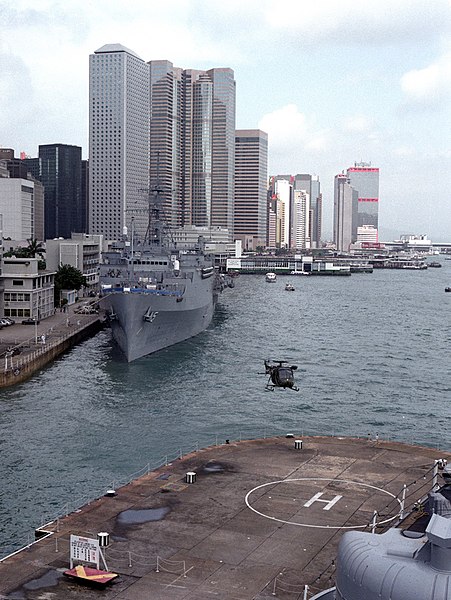 File:USS OGDEN@HMS TAMAR 1992.JPEG