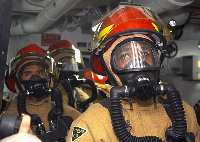 640px-US_Navy_031014-N-8955H-002_Damage_Control_Repair_Locker_One_Alpha_fire_hose_team_stands_ready_to_fight_a_simulated_Class_Bravo_fire_in_an_engine_room.jpg