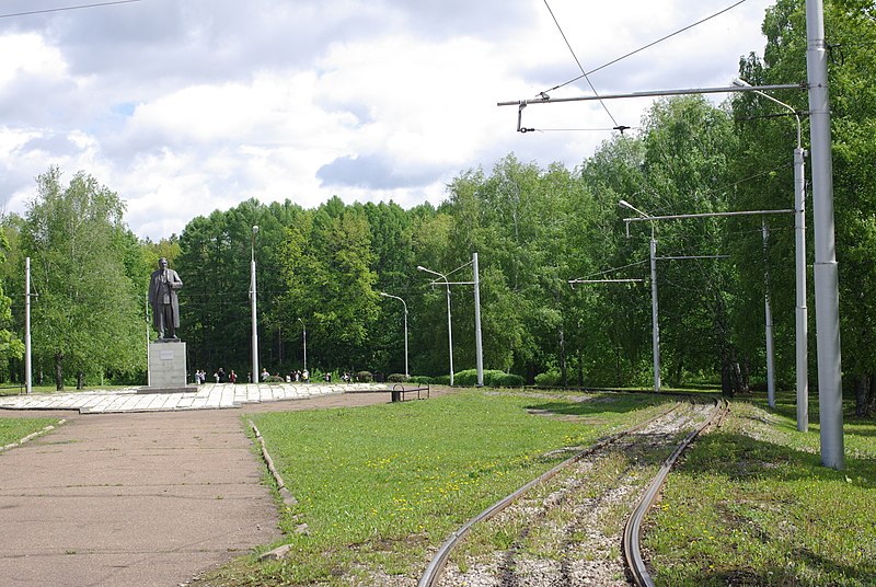 File:Ufa tram loop Gorodskoi Dvorets Kultury 2022-05 2.jpg