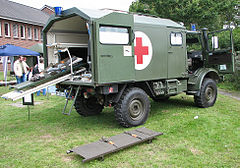 Эвакуационная тележка для раненых. Mercedes-Benz Unimog u1300l Ambulance. Unimog 1300l военный. Mercedes Benz Unimog санитарный. Унимог военный Бундесвер.