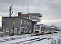 Deutsch: Ein Zug der S7 von Abellio passiert das Stellwerk Rf. English: A S7 train of Abellio passes the Rf signalbox.