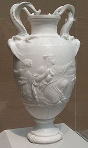 Vase au décor de cinq femmes faisant un sacrifice, 1766, marbre, Art Institute of Chicago.