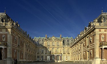 Louis Le Vau tarafından genişletilmiş kalenin Büyük Mahkemesi (1661-1678),