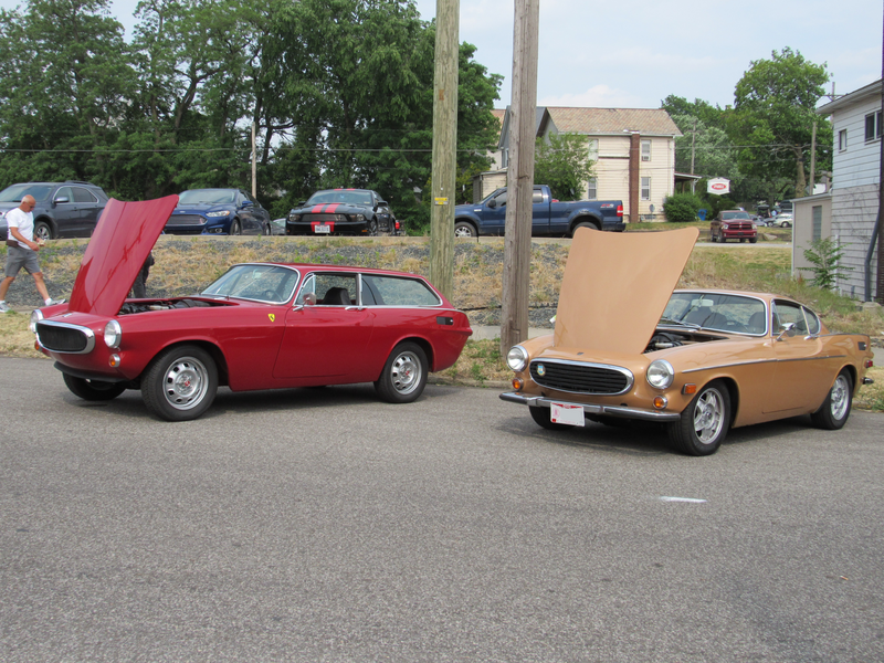 File:Volvo 1800 pair front 6-10-23.png