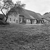 Boerderij met zijbaander en bakhuis