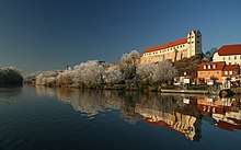 Blick auf Wettin von der Saale aus