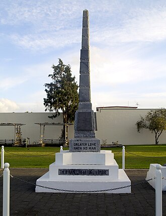 Whitianga War Memorial obelisk Whitianga war memorial obelisk.JPG