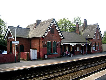 Widnes railway station