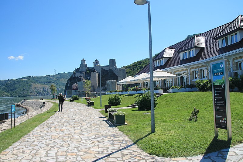 File:Wiki.Đerdap III Golubac Fortress 011.jpg