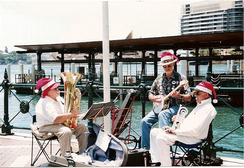 File:Xmas 2001 in Sydney.jpg